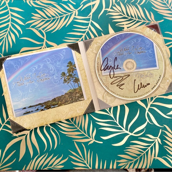 AUTOGRAPHED Na Leo CD, Where I Live There Are Rainbows 2006 - Picture 3 of 12